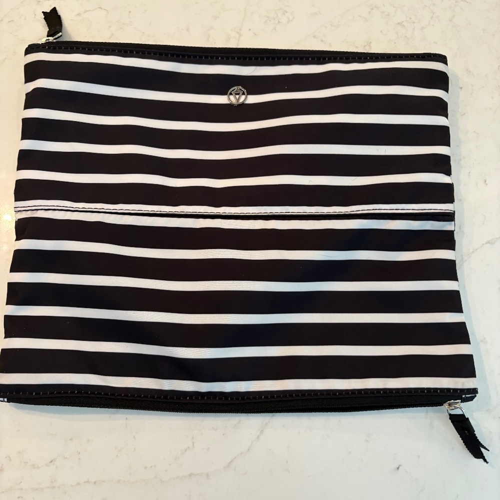 Not used Ivivva Pencil Case